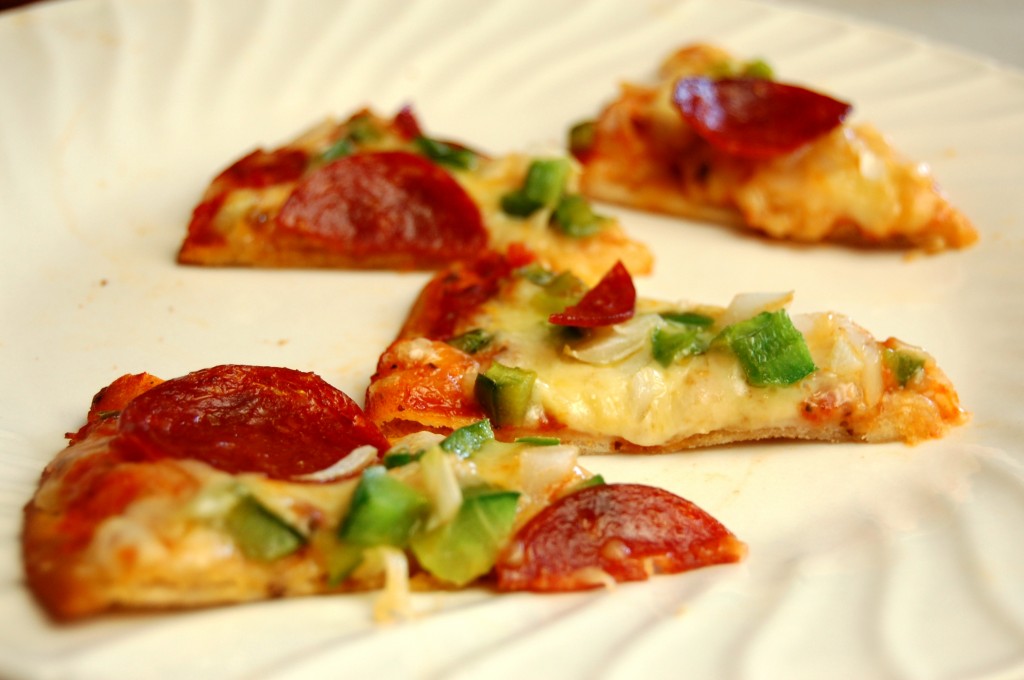 a simple real food recipe :: quick thin crust pizza :: allergen free options